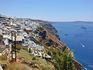 Fira na ostrově Santorini (Řecko)