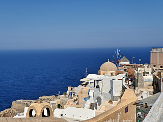 Oia na ostrově Santorini (Řecko)