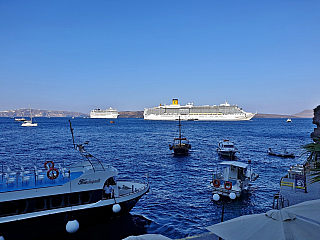 Fira na ostrově Santorini (Řecko)