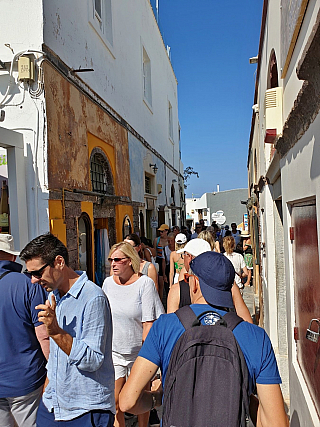 Oia na ostrově Santorini (Řecko)