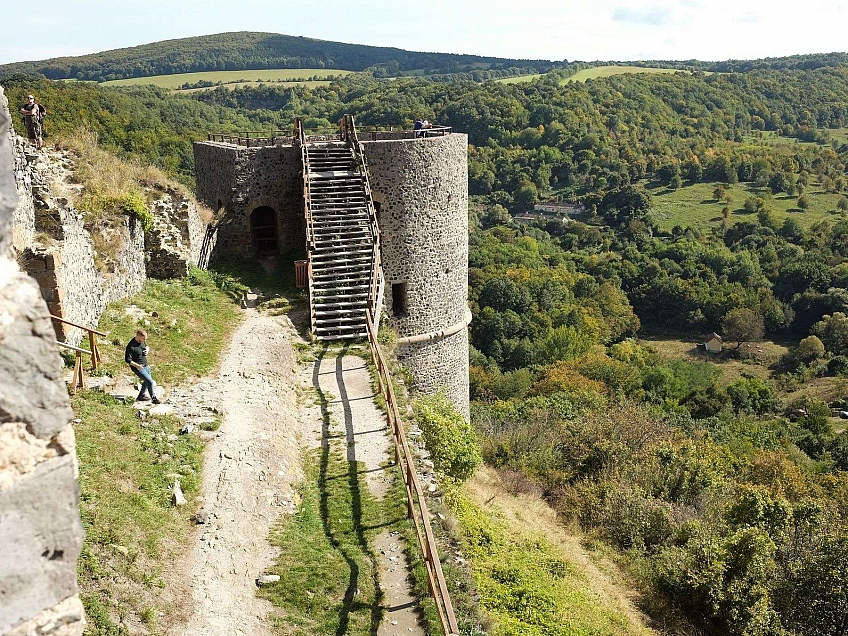 Pozostatky zo zrúcaniny hradu Šomoška (Slovensko)