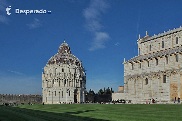 Baptisterium, Katedrála a Šikmá věž v Pisa (Toskánsko - Itálie)