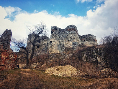 Zrúcanina hradu Gýmeš v pohorí Tribeč (Slovensko)