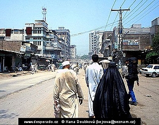 Ulice v Péšáváru (Pákistán)
