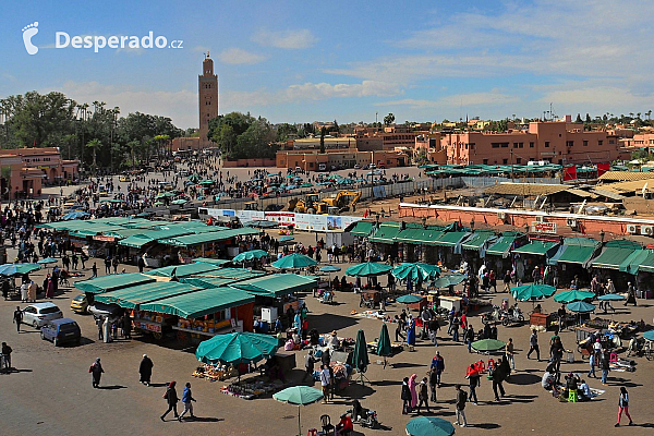 Tržiště Jemaa el-Fna v Marrákeši (Maroko)