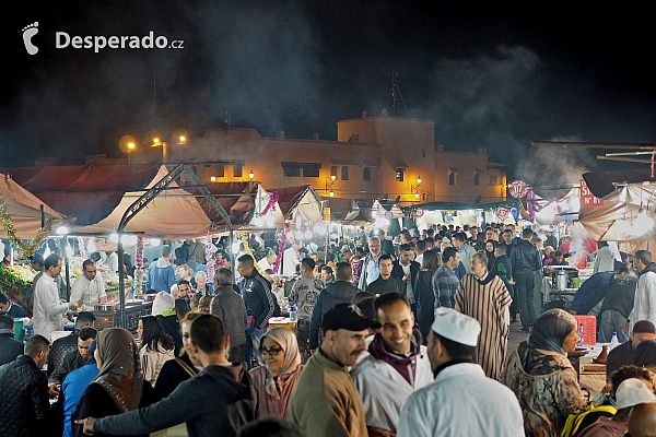 Tržiště Jemaa el-Fna v Marrákeši (Maroko)