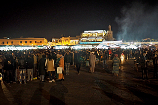 Tržiště Jemaa el-Fna v Marrákeši (Maroko)