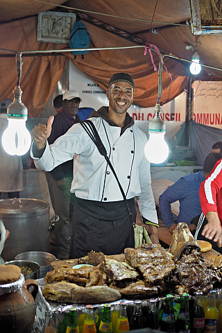 Tržiště Jemaa el-Fna v Marrákeši (Maroko)