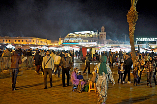 Tržiště Jemaa el-Fna v Marrákeši (Maroko)