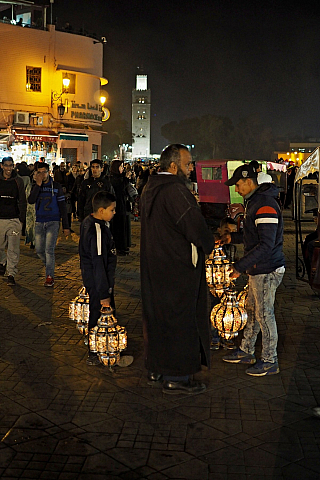 Tržiště Jemaa el-Fna v Marrákeši (Maroko)