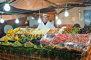 Tržiště Jemaa el-Fna v Marrákeši (Maroko)