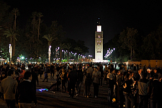 Tržiště Jemaa el-Fna v Marrákeši (Maroko)