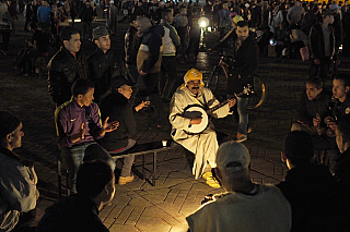 Tržiště Jemaa el-Fna v Marrákeši (Maroko)