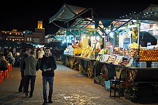 Tržiště Jemaa el-Fna v Marrákeši (Maroko)