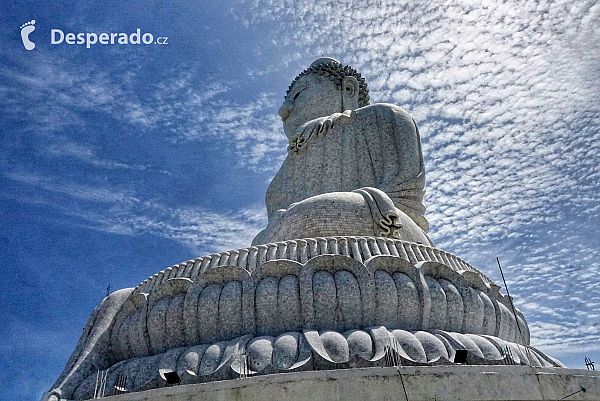Velký Budha na ostrově Phuket (Thajsko)