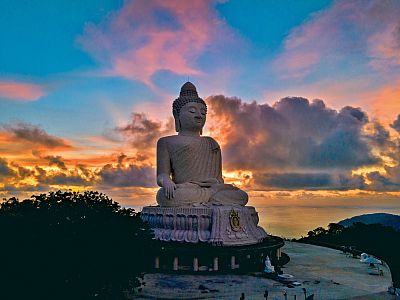 Velký Budha na ostrově Phuket (Thajsko)