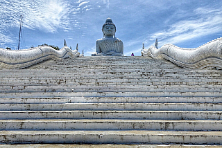 Velký Budha na ostrově Phuket (Thajsko)