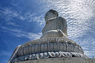 Velký Budha na ostrově Phuket (Thajsko)