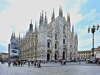 Proslulá katedrála je hlavním turistickým cílem Milána
