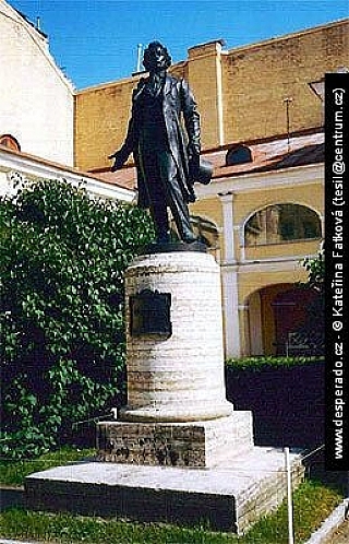 Socha Puškina v Puškinu (Rusko)