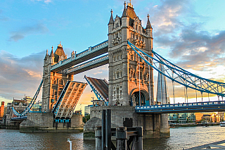 Tower Bridge v Londýně