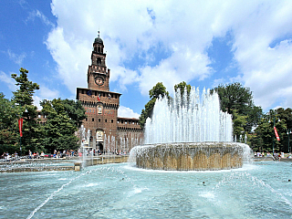 Hrad rodiny Sforzů je připomínkou středověké moci Milána