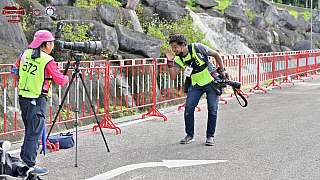 Fotografové na místě ve velkém počtu - běžecký závod Khao Pubpa Half-Marathon (Trang - Thajsko)