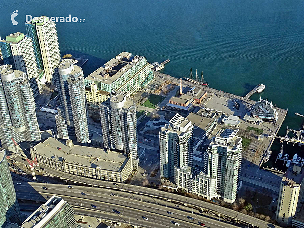 CN Tower v Torontu (Ontario - Kanada)