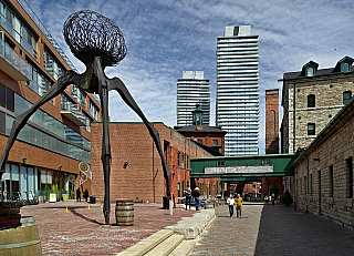 Historická čtvrť The Distillery District v Torontu (Ontario - Kanada)