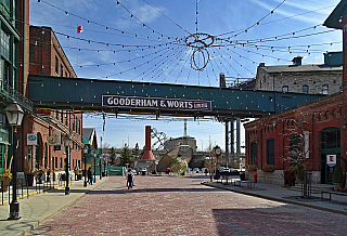 Historická čtvrť The Distillery District v Torontu (Ontario - Kanada)