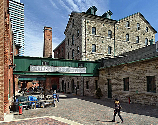 Historická čtvrť The Distillery District v Torontu (Ontario - Kanada)