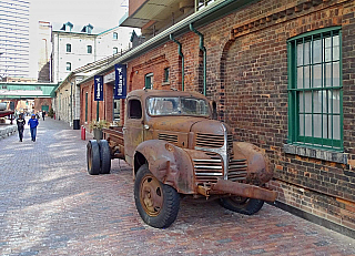 Historická čtvrť The Distillery District v Torontu (Ontario - Kanada)