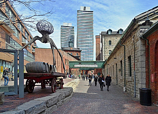 Historická čtvrť The Distillery District v Torontu (Ontario - Kanada)