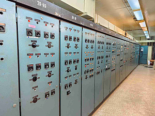Záložní zesilovací stanice - sál s telekomunikačními technologiemi (Přáslavice - Česká republika)