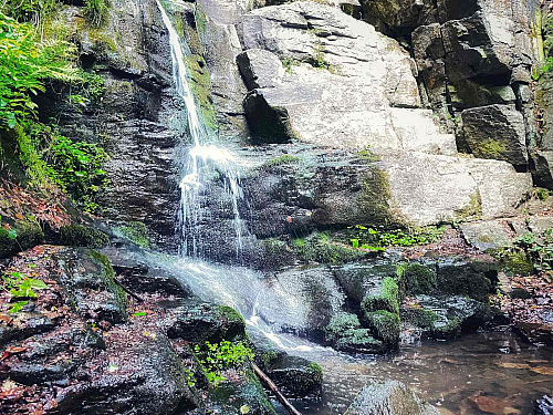 Starohutský vodopád v osade Stará Huta neďaleko Novej Bane (Slovensko)