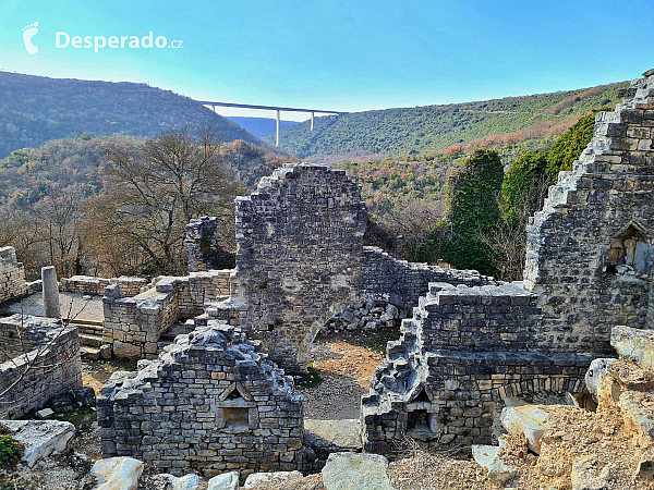 Hrad Dvigrad (Istrie - Chorvatsko)