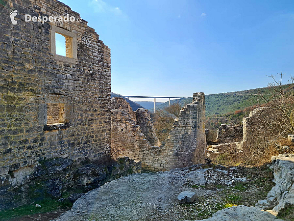 Hrad Dvigrad (Istrie - Chorvatsko)