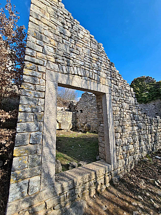 Hrad Dvigrad (Istrie - Chorvatsko)