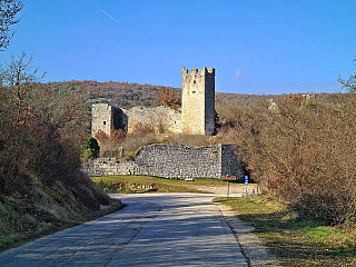 Hrad Dvigrad (Istrie - Chorvatsko)