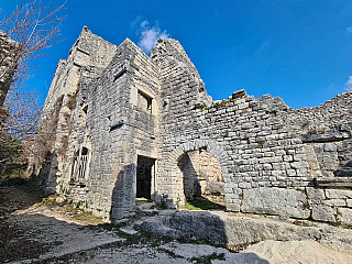 Hrad Dvigrad (Istrie - Chorvatsko)