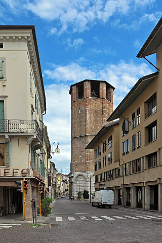 Visegrád (Maďarsko)Udine (Furlánsko-Julské Benátsko – Itálie)