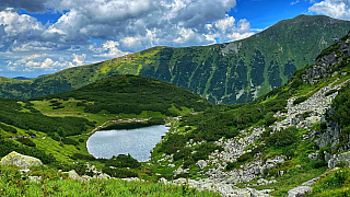 Ďalšie z Roháčskych plies, ktoré sú ľadovcového pôvodu a tejto oblasti dávajú jedinečnú atmosféru (Slovensko)