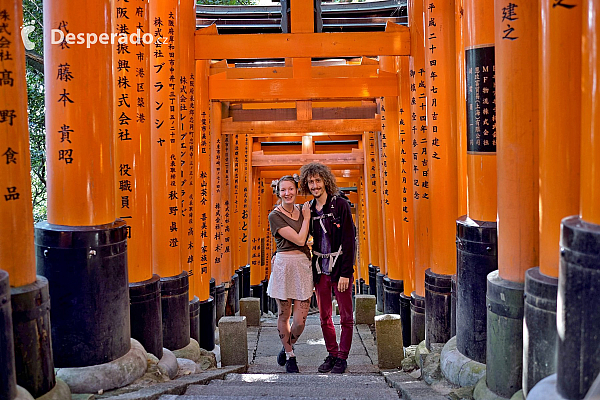 Fushimi Inari Taisha - tisíce červených bran Tori (Kyoto - Japonsko)
