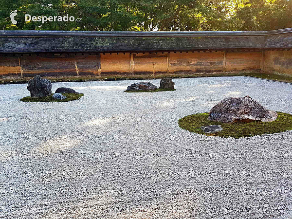 Kamenná zahrada Ryoanji (Kyoto - Japonsko)