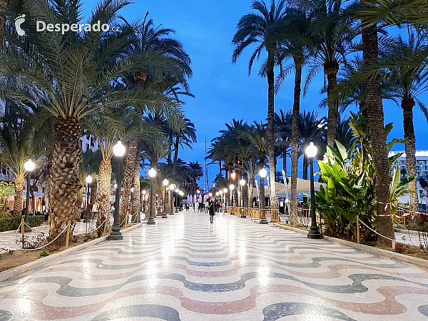 Explanada de España v Alicante (Autonomní společenství Valencie – Španělsko)
