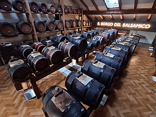 Zrání balzamika v Il Borgo del Balsamico na okraji Reggio nell'Emilia (Reggio Emilia - Itálie)