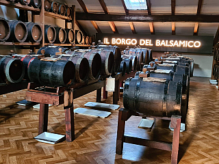 Zrání balzamika v Il Borgo del Balsamico na okraji Reggio nell'Emilia (Reggio Emilia - Itálie)