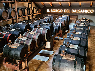 Zrání balzamika v Il Borgo del Balsamico na okraji Reggio nell'Emilia (Reggio Emilia - Itálie)