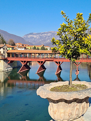 Most Ponte Vecchio v Bassano del Grappa (Veneto - Itálie)