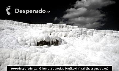Bílé stěny Pamukkale (Turecko)
